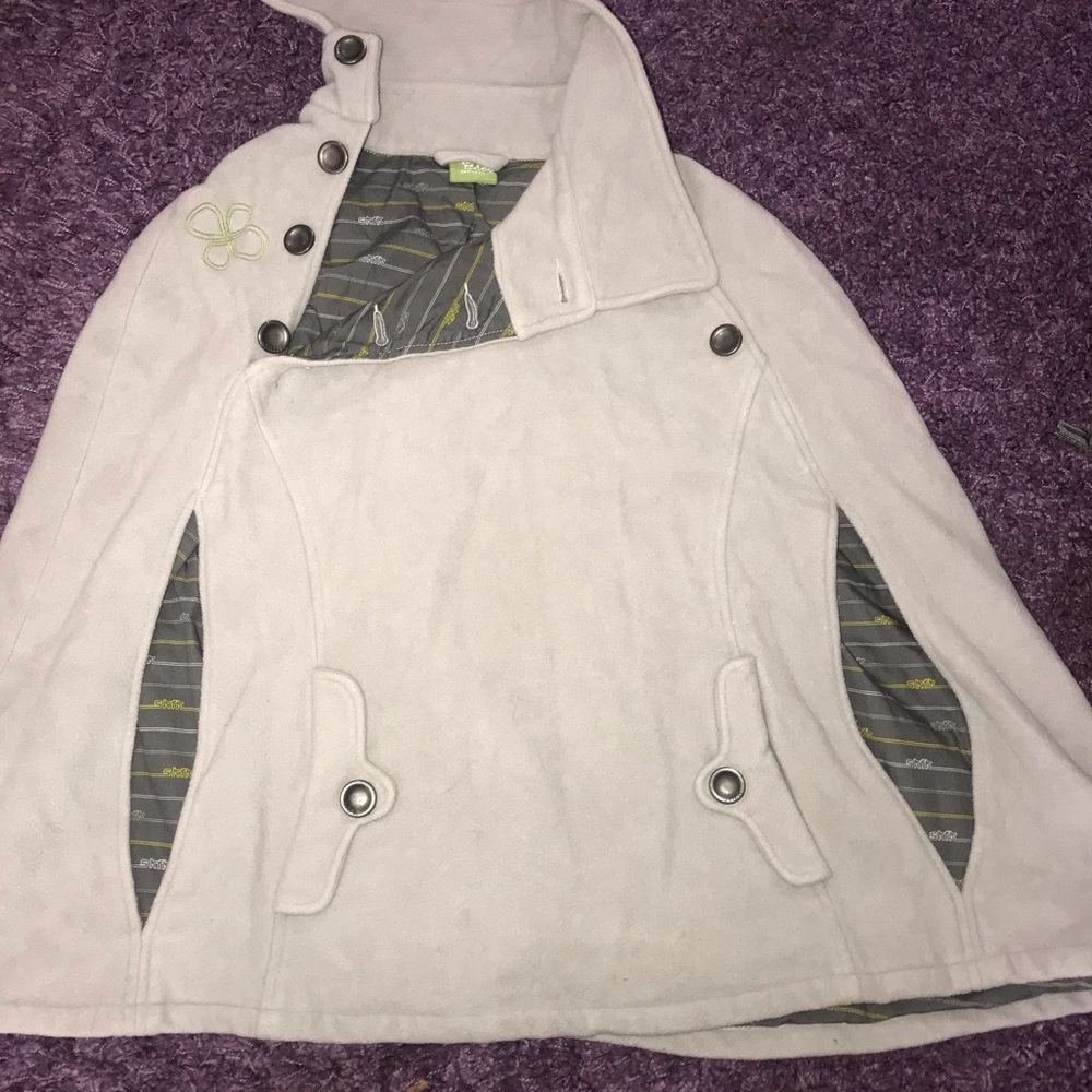 Poncho - Picture 1 of 4